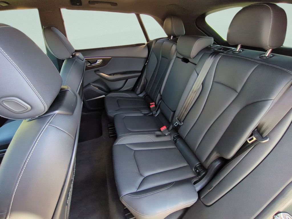 Used 2023 Audi Q8 Premium Plus image 13