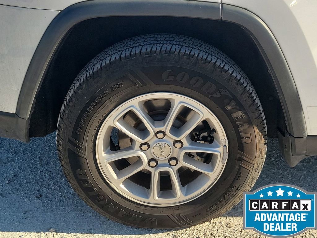 Used 2020 Jeep Grand Cherokee Laredo image 20