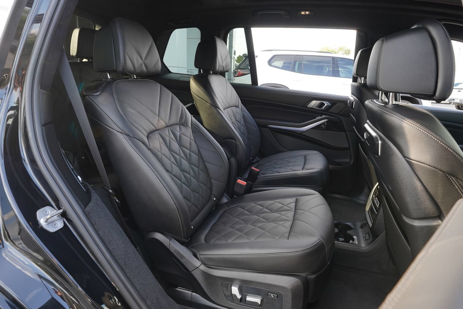 Used 2024 BMW X7 xDrive40i w/ M Sport Package AWD/4WD image 24