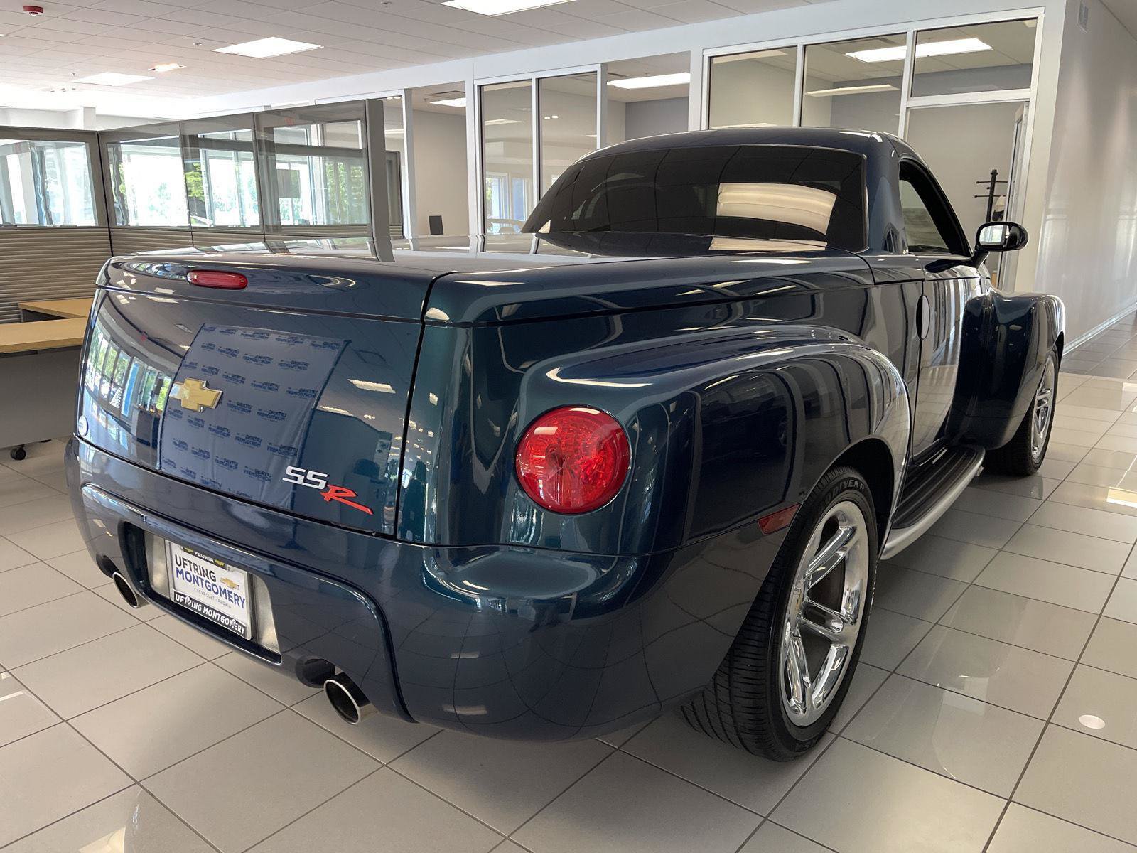 Used 2005 Chevrolet SSR w/ Preferred Equipment Group RWD image 4