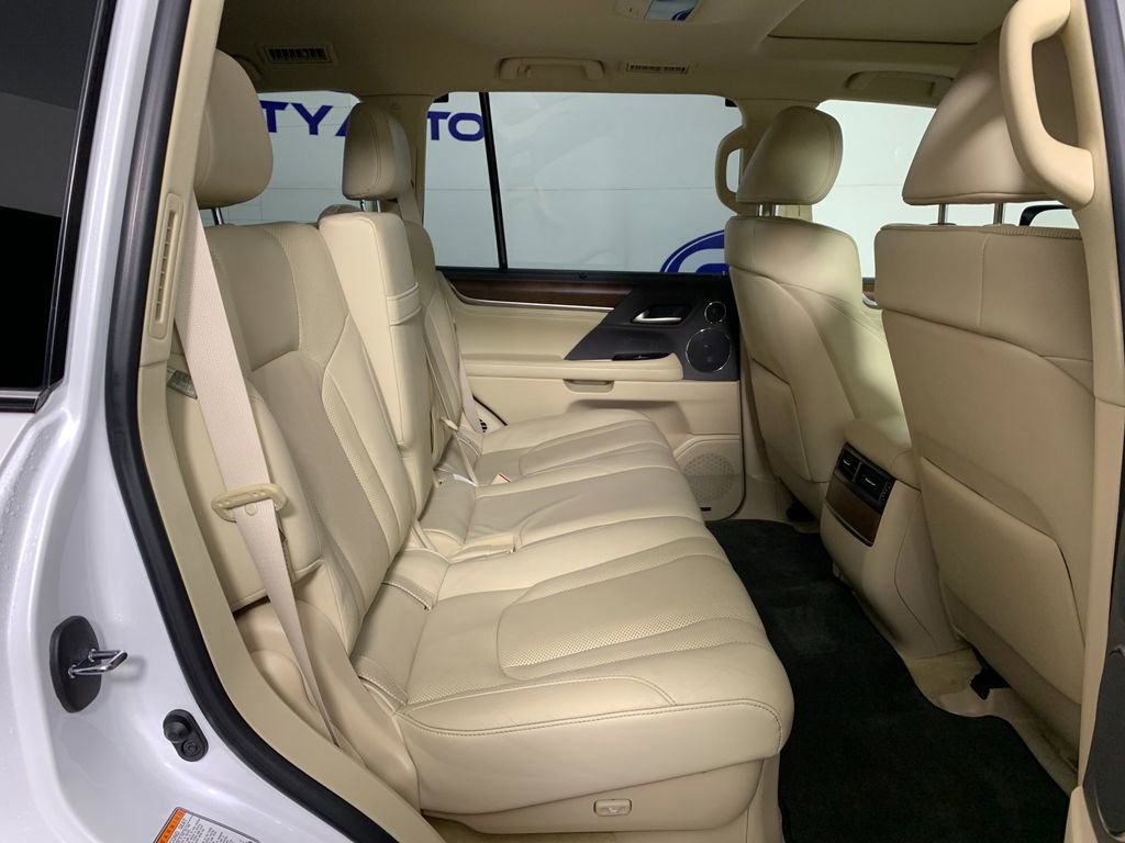 Used 2016 Lexus LX 570 4WD w/ Luxury Package image 40