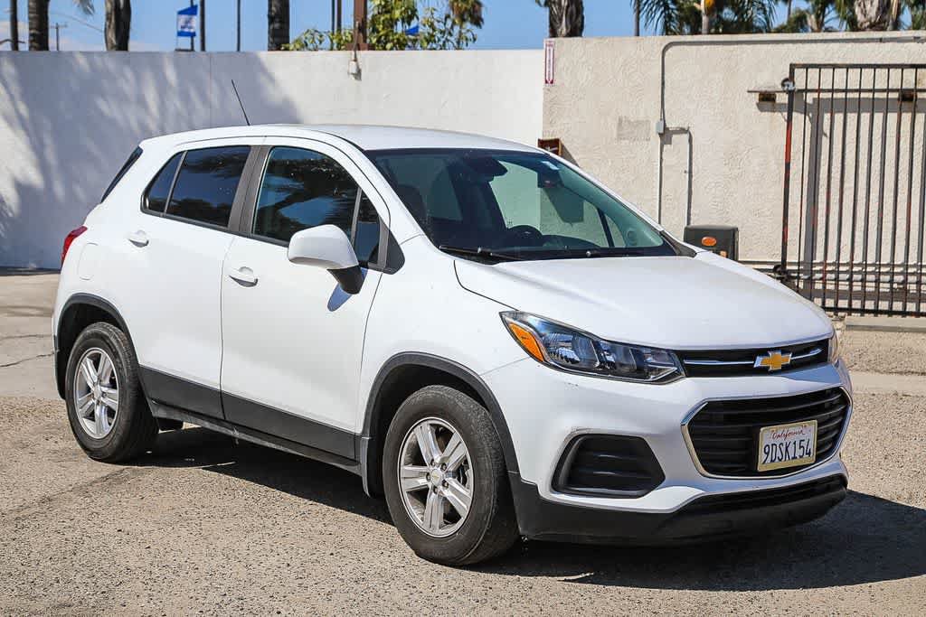 Used 2020 Chevrolet Trax LS w/ LPO, Protection Package FWD image 3