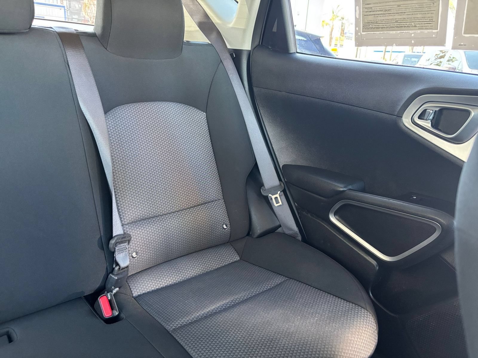 Used 2025 Kia Soul LX w/ LX Technology Package FWD image 34