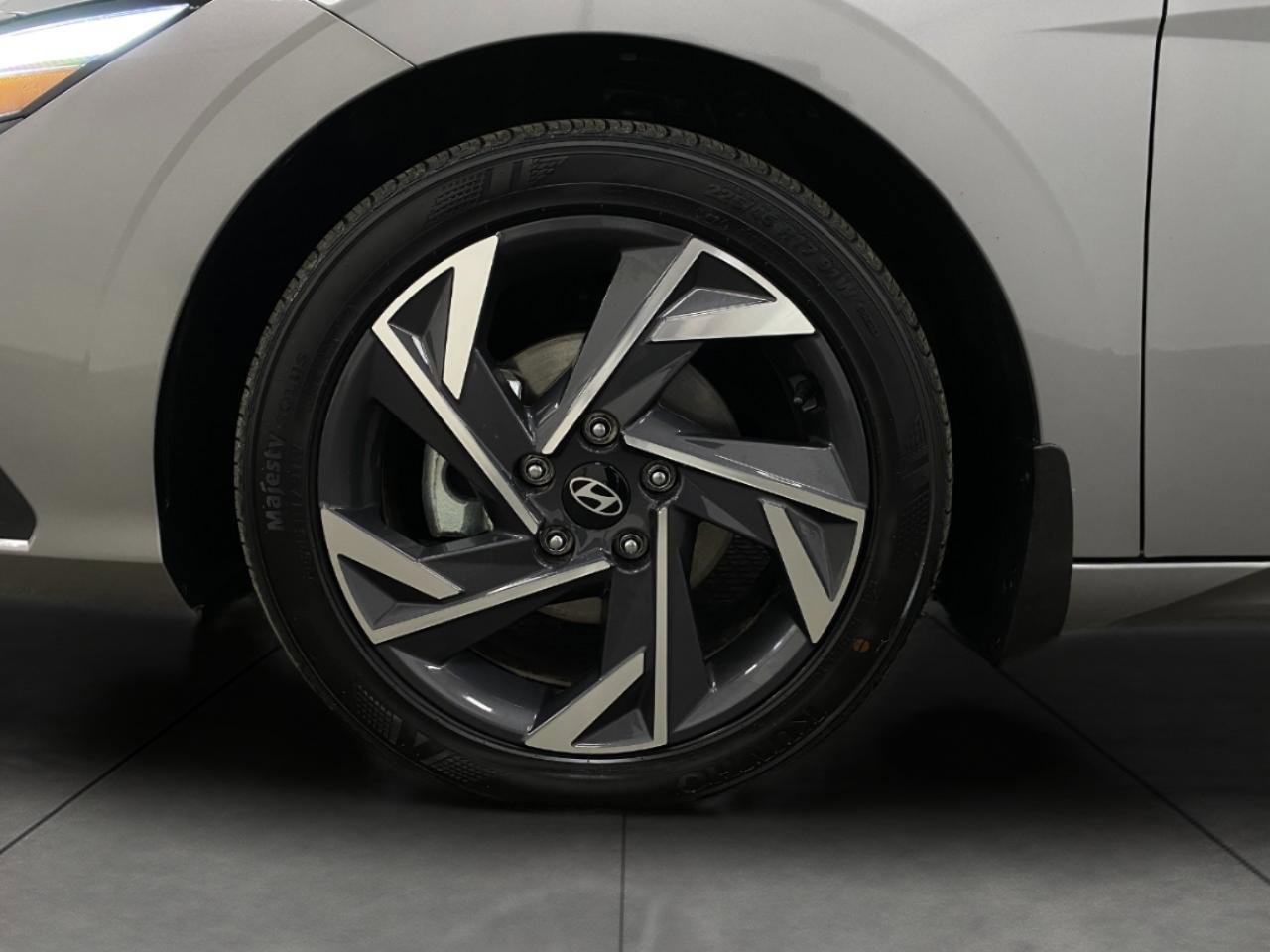 Certified 2025 Hyundai Elantra Sport FWD image 11