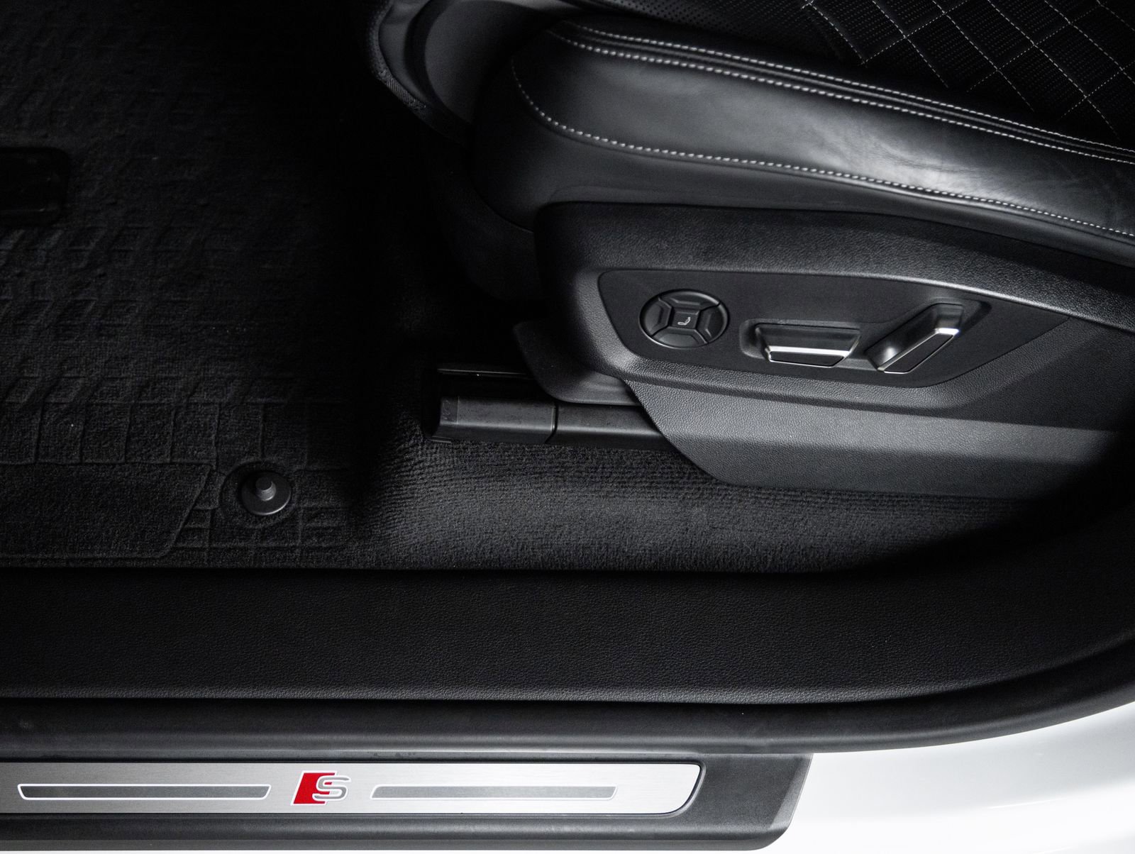 Used 2023 Audi SQ8 Prestige w/ Prestige Package AWD/4WD image 21