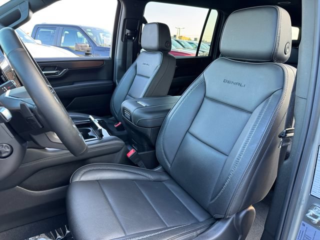 Used 2025 GMC Yukon XL Denali AWD/4WD image 14