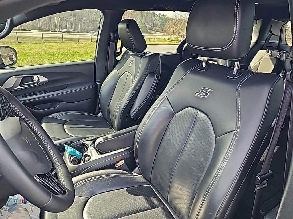 Used 2023 Chrysler Pacifica Touring-L w/ S Appearance Package image 8