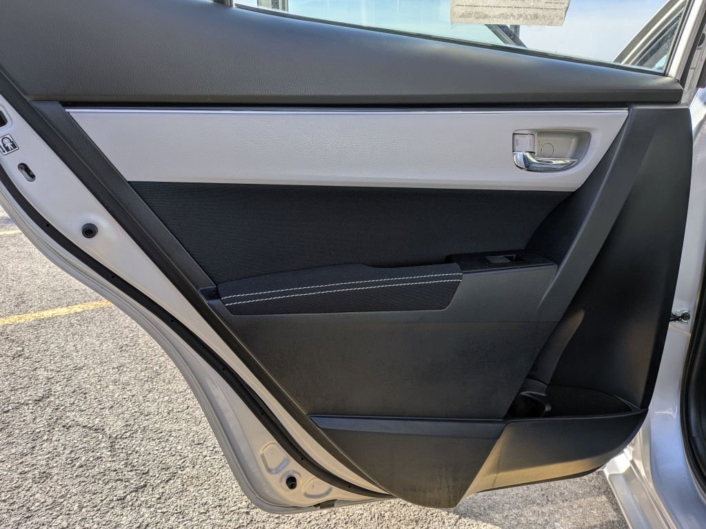 Used 2018 Toyota Corolla LE image 29