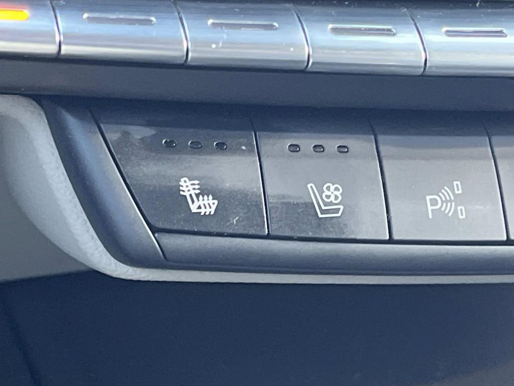 Certified 2023 Cadillac XT4 Premium Luxury w/ Enhanced Visibility Package image 36