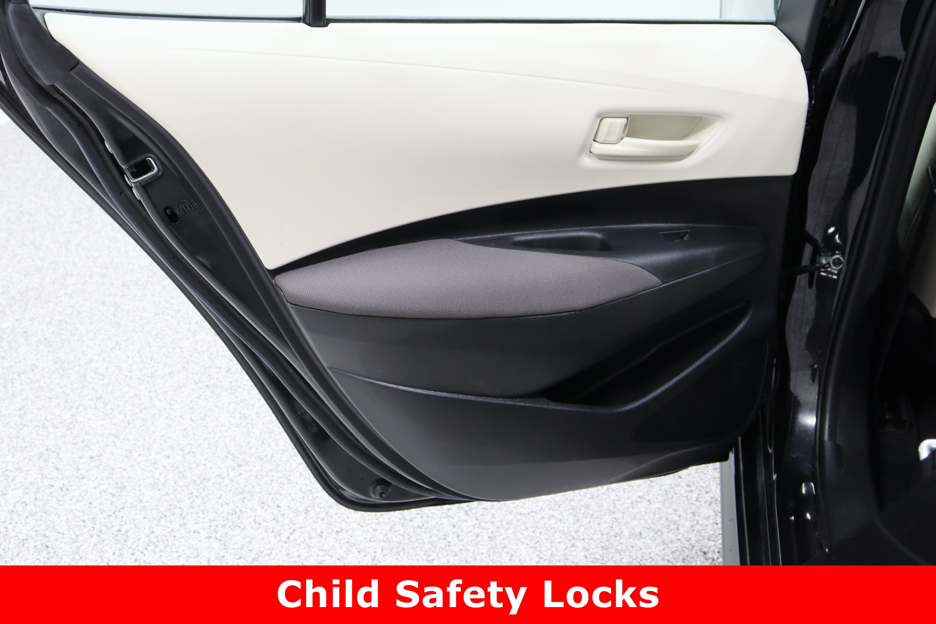 Used 2022 Toyota Corolla LE image 23