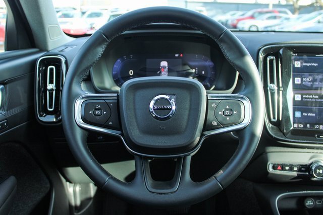 Used 2025 Volvo XC40 B5 Plus image 26