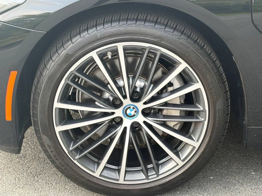 Used 2023 BMW 530e xDrive w/ Convenience Package AWD/4WD image 2