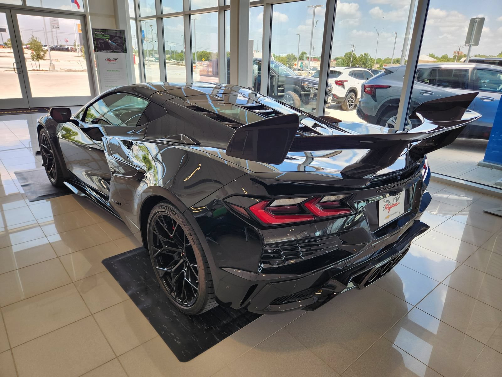 New 2027 Chevrolet Corvette ZR1 w/ ZR1 Carbon Fiber Aero Package RWD image 5