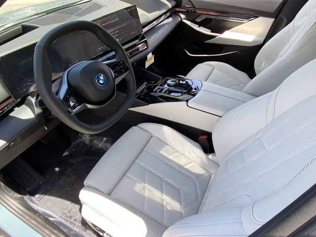Used 2025 BMW i5 eDrive40i w/ Premium Package image 18