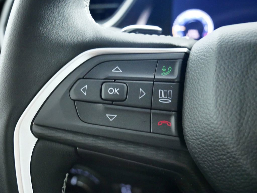 Certified 2024 Jeep Grand Cherokee Laredo w/ Luxury Tech Group I image 40