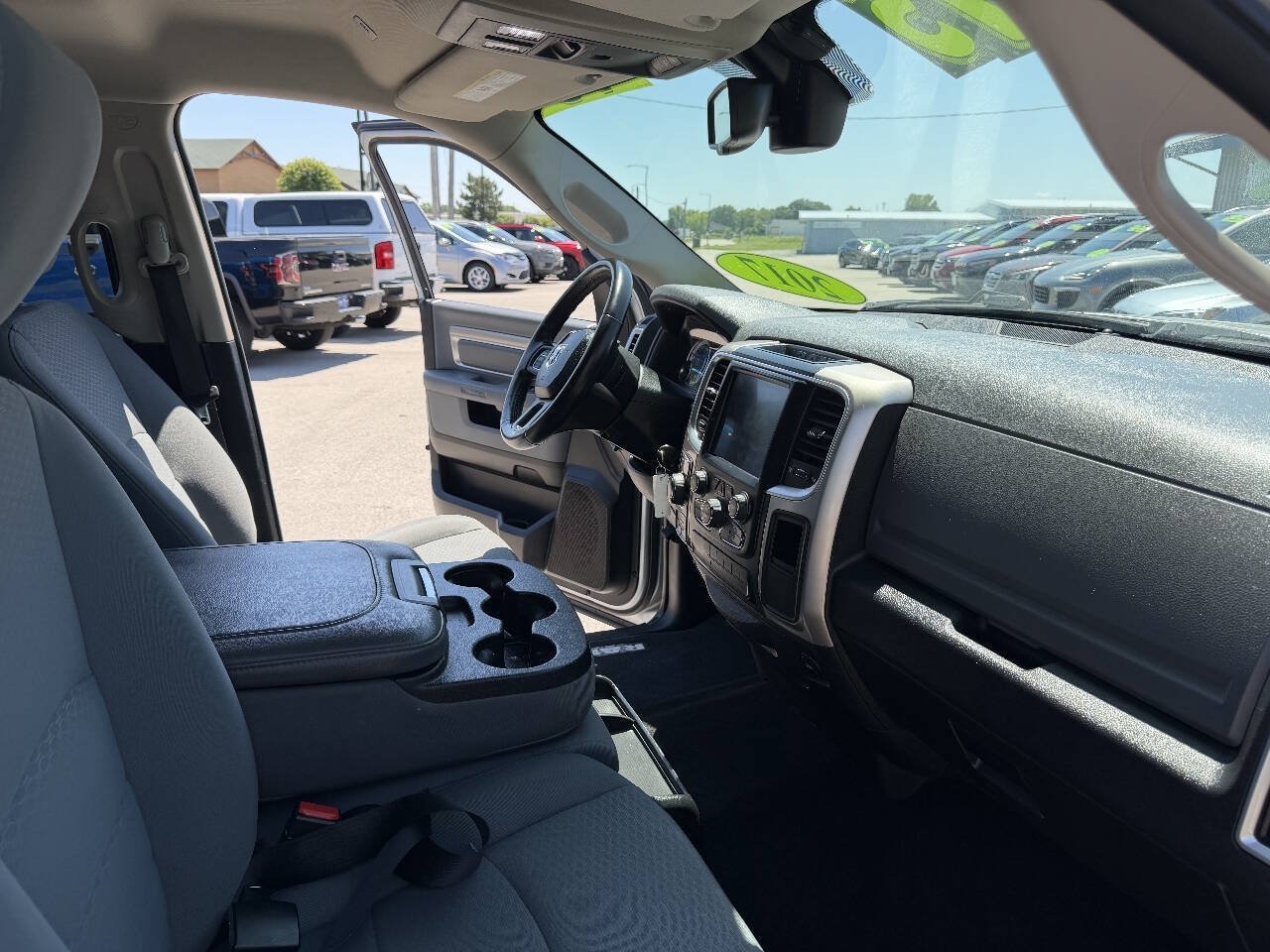 Used 2017 RAM 1500 Classic SLT w/ SLT Plus D←cor Group AWD/4WD image 14