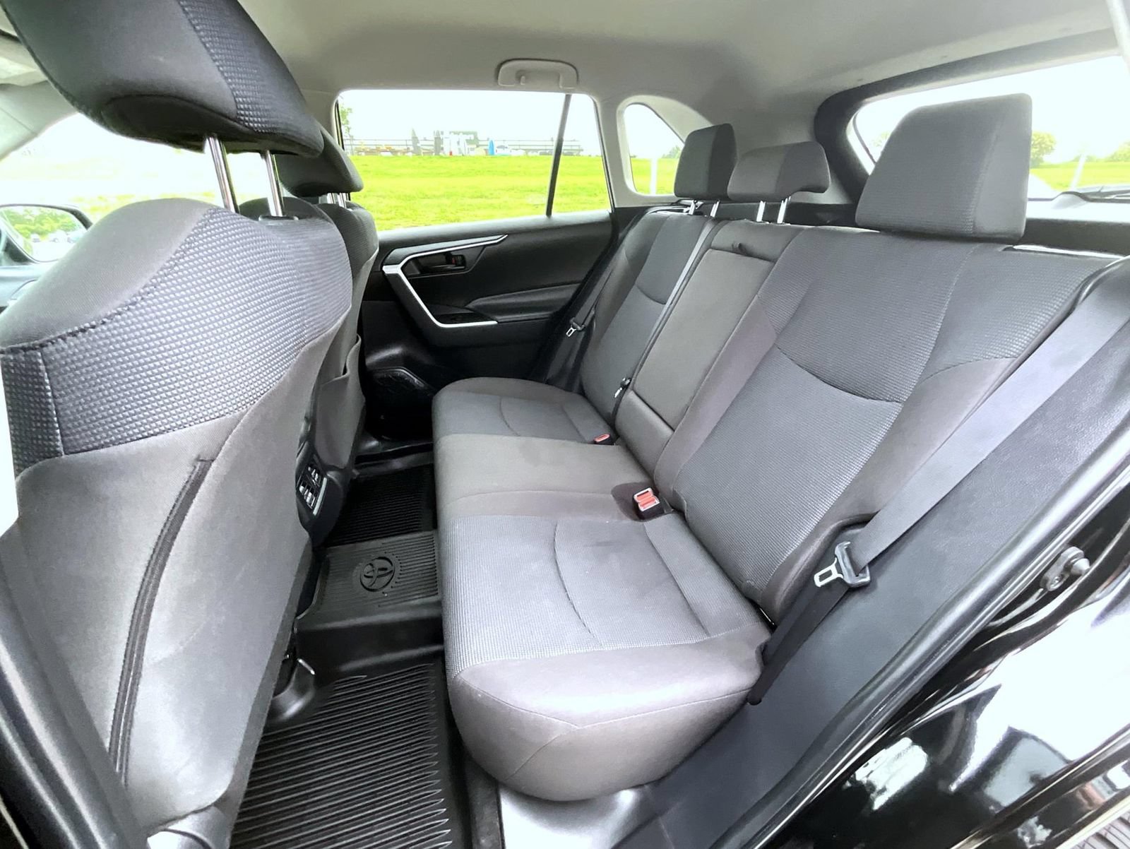 Used 2022 Toyota RAV4 LE AWD/4WD image 20