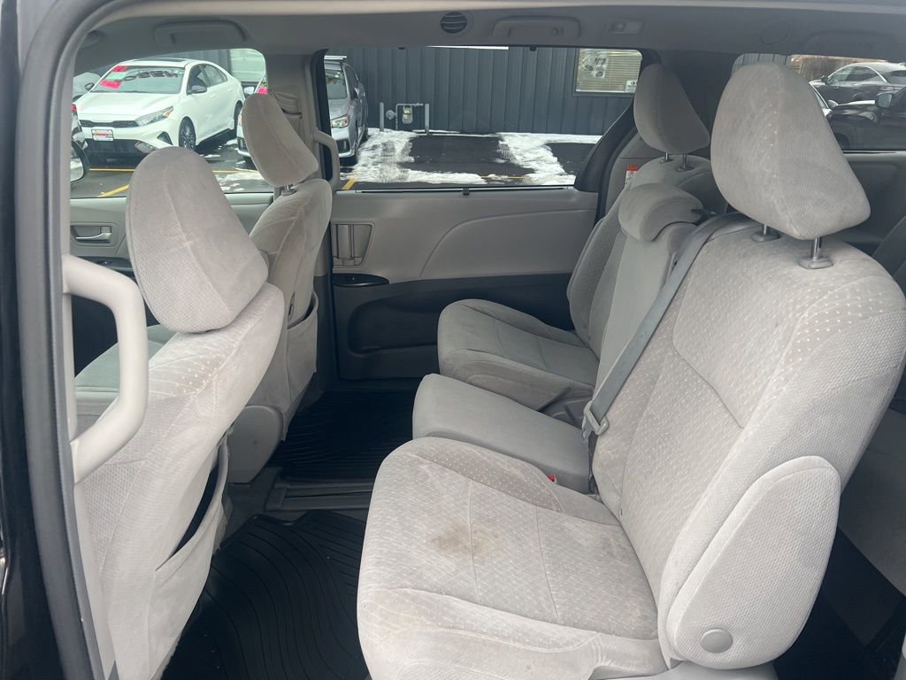 Used 2019 Toyota Sienna LE image 8