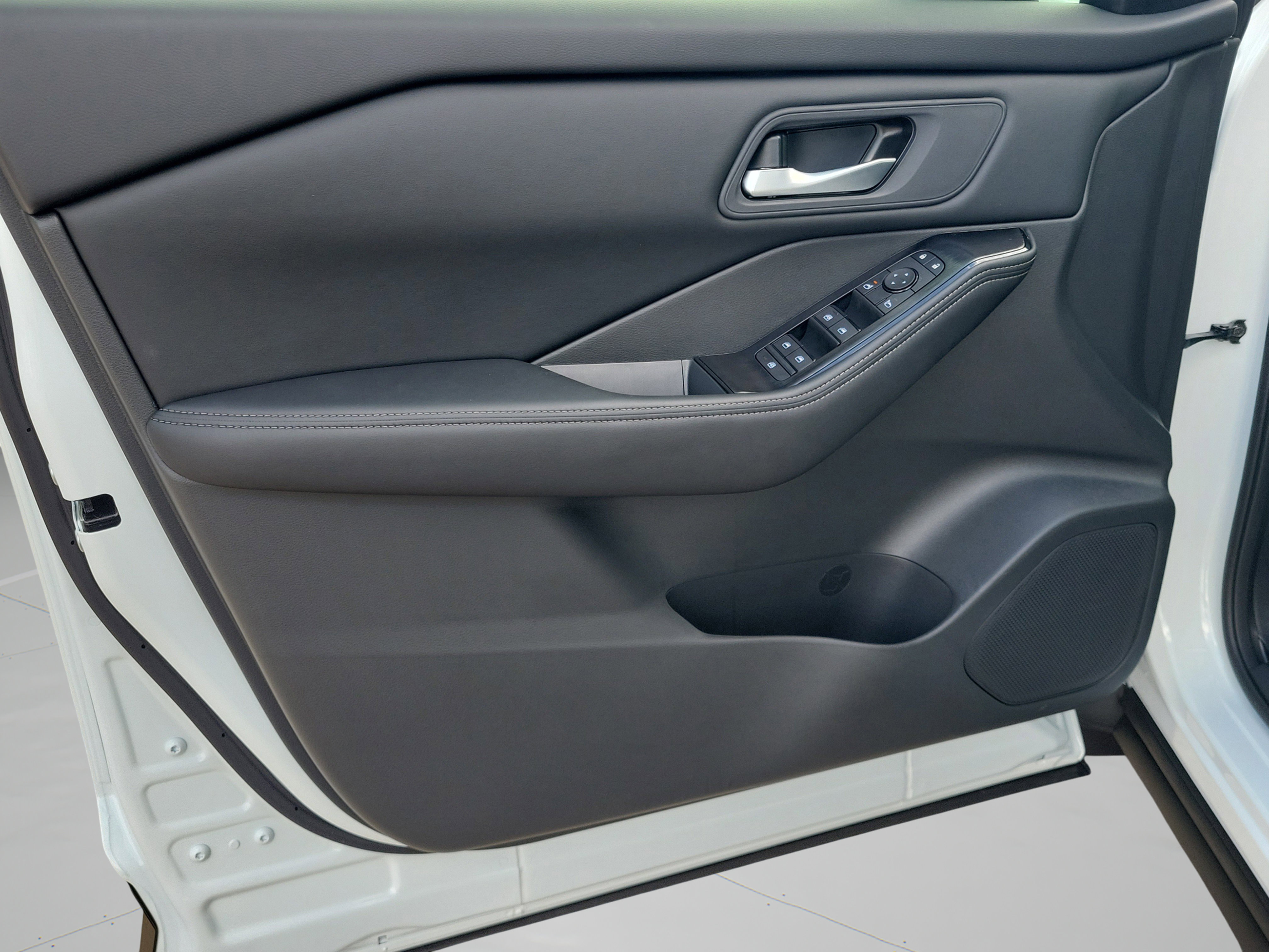 New 2026 Nissan Rogue SV FWD image 29