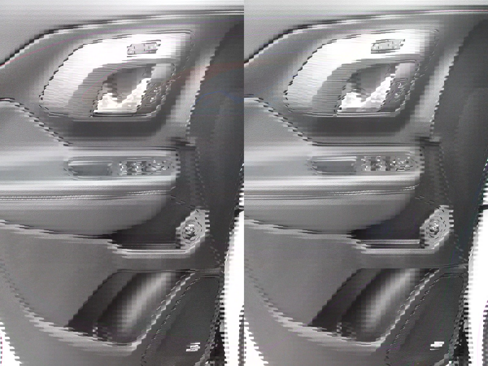 Certified 2024 GMC Terrain SLT w/ Infotainment Package II image 10