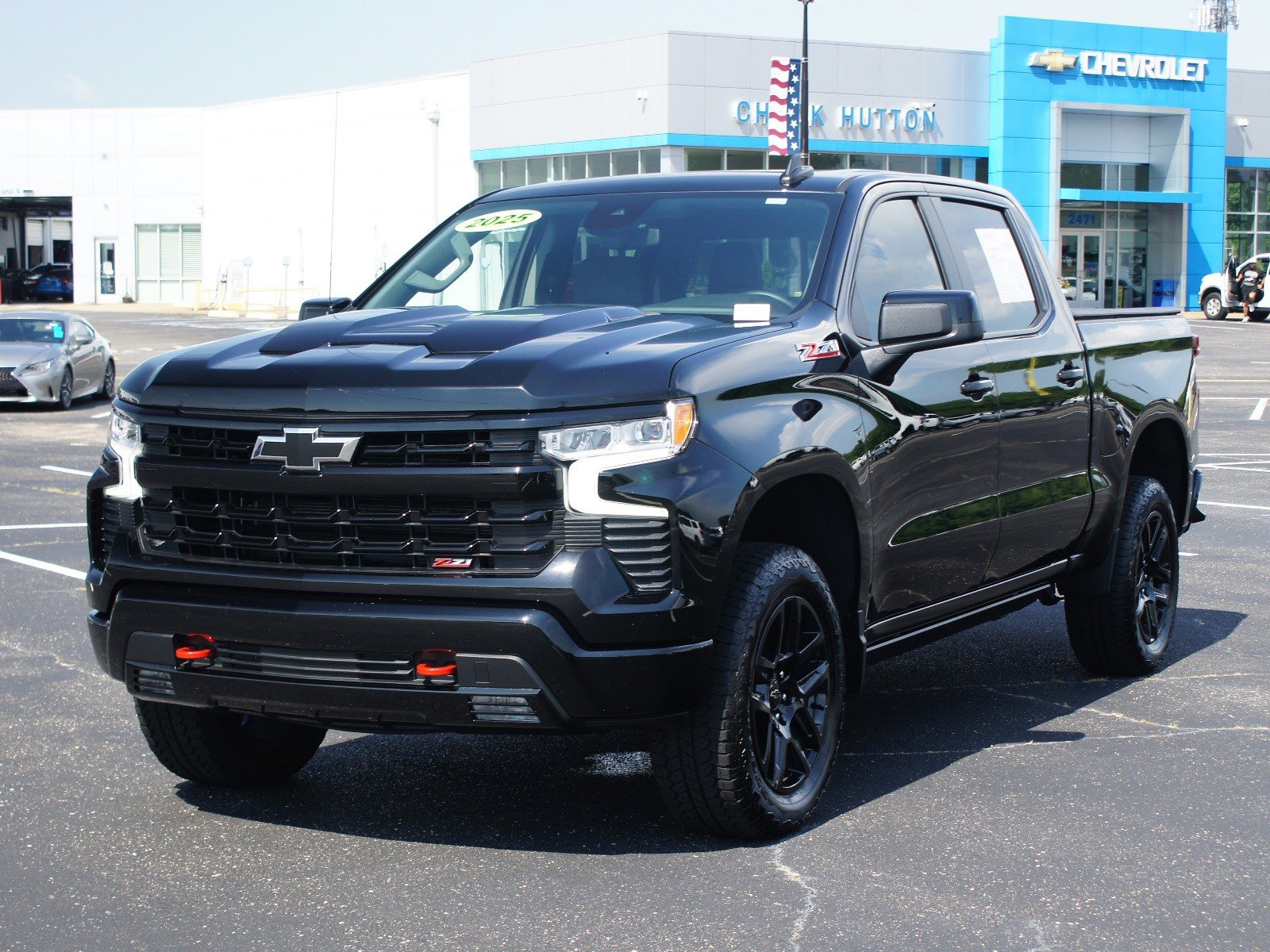 Used 2025 Chevrolet Silverado 1500 LT Trail Boss w/ Convenience Package II AWD/4WD image 2