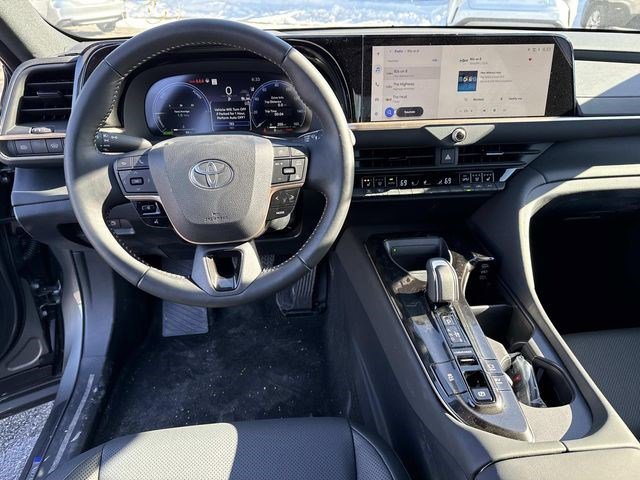 Used 2025 Toyota Crown XLE image 17