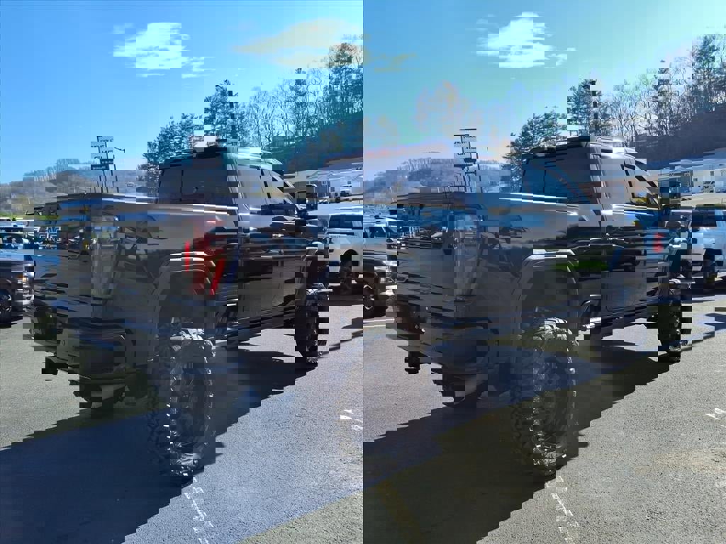 Used 2024 GMC Sierra 3500 AT4 w/ AT4 Premium Plus Package image 7