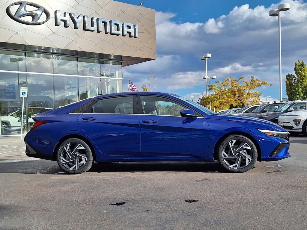 Used 2024 Hyundai Elantra SEL w/ Convenience Package image 2