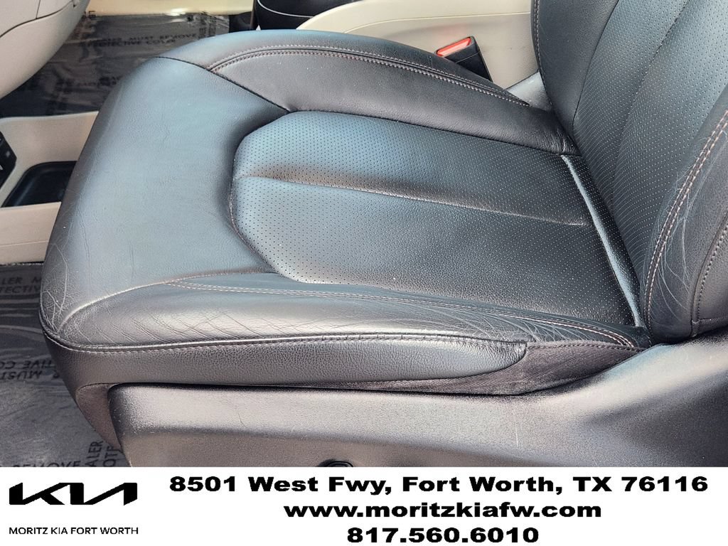 Used 2020 Chrysler Pacifica Touring-L w/ Advanced Safetytec Group FWD image 21