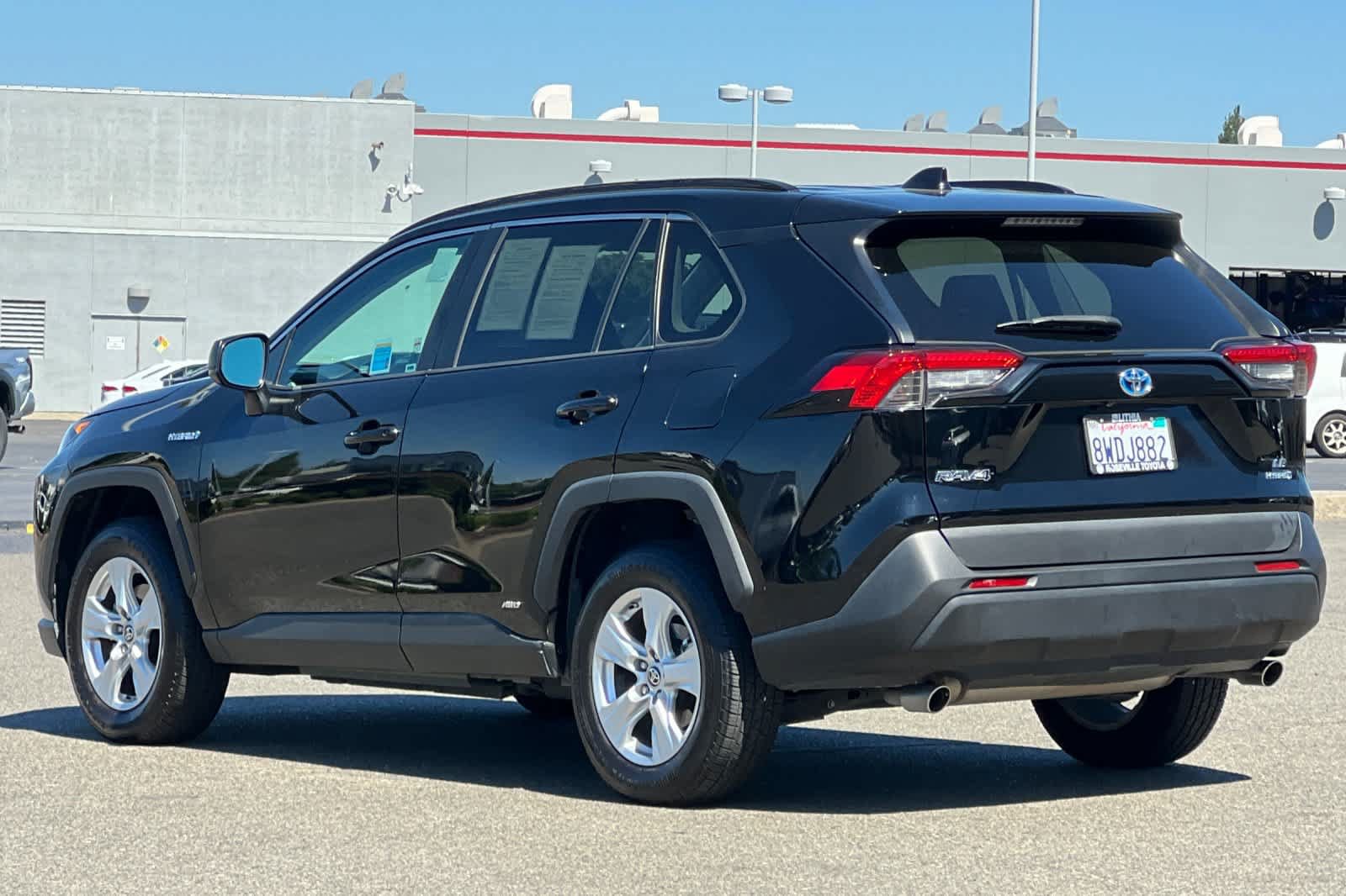 Used 2021 Toyota RAV4 LE AWD/4WD image 7