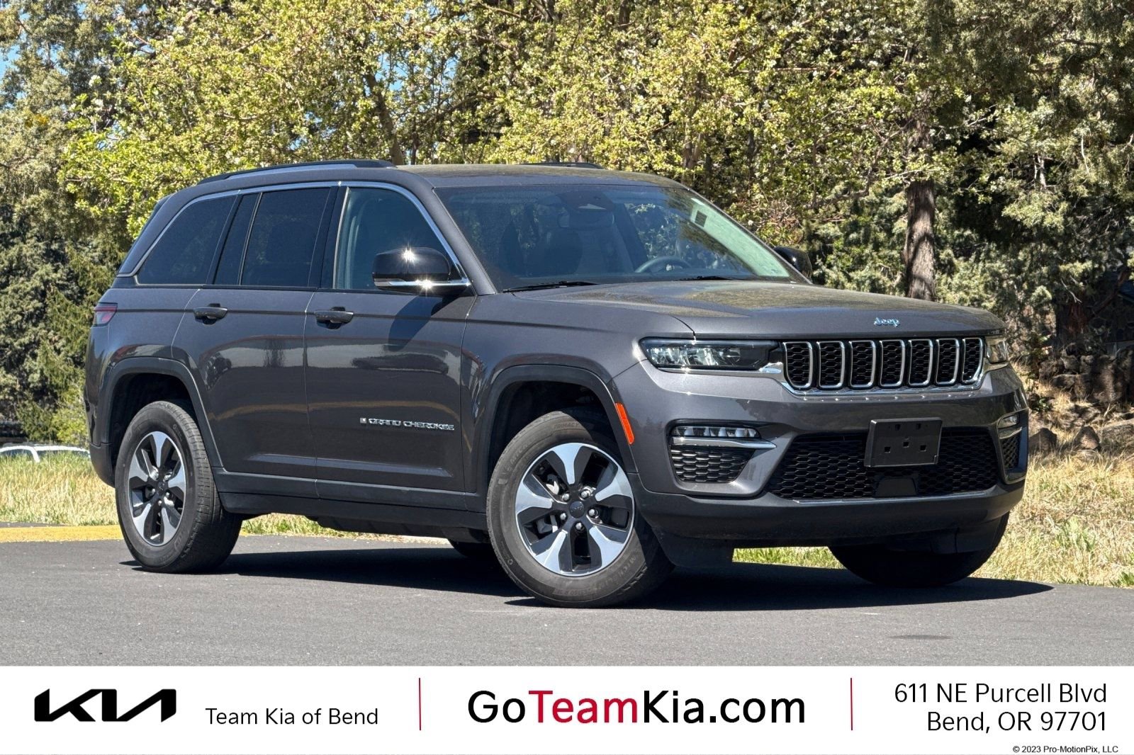Used 2023 Jeep Grand Cherokee 4WD 4xe image 1