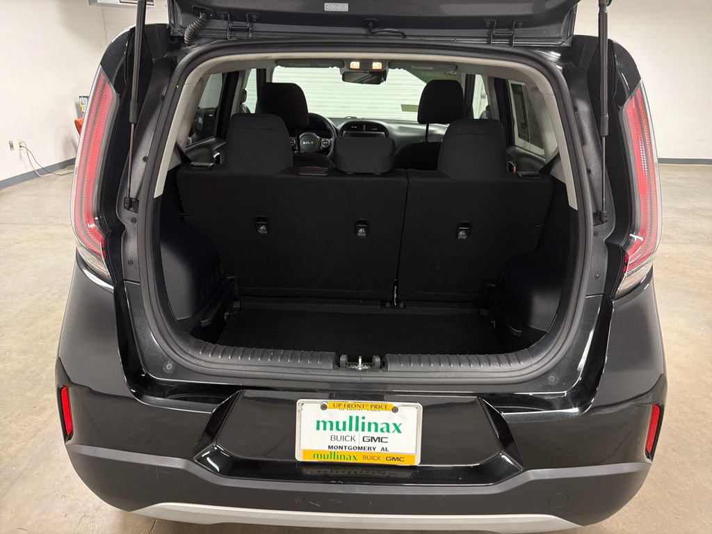 Used 2025 Kia Soul LX w/ LX Technology Package FWD image 18