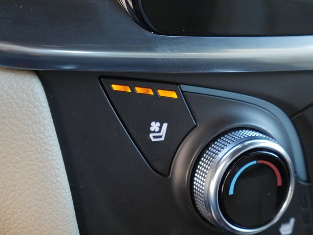 Used 2023 Chevrolet Traverse Premier image 3