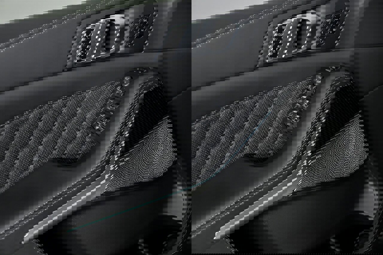 Used 2020 BMW X5 M Competition w/ Executive Package image 18