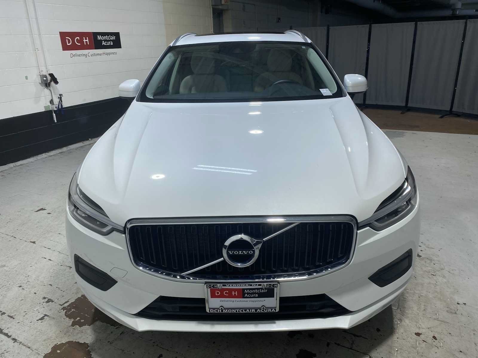 Used 2019 Volvo XC60 T5 Momentum w/ Multimedia Package AWD/4WD image 6