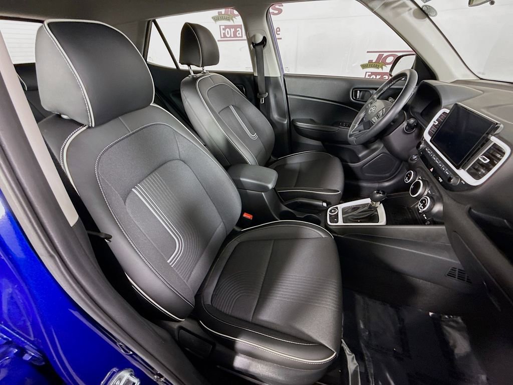 Certified 2023 Hyundai Venue Limited w/ Cargo Package image 31
