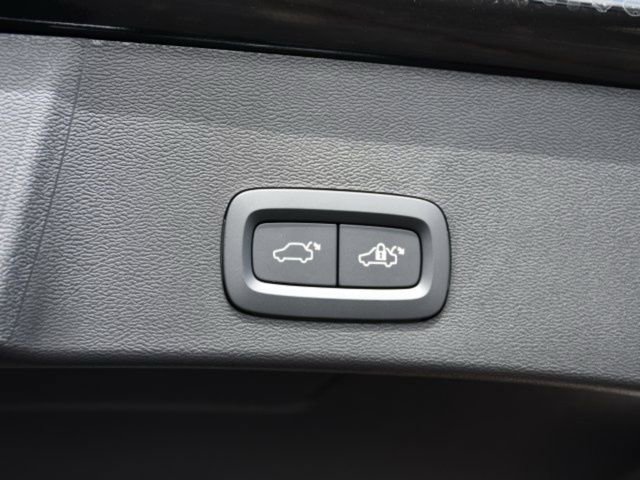 New 2025 Volvo XC40 B5 Core w/ Protection Package Premier image 27