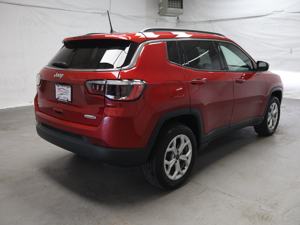 Used 2025 Jeep Compass Latitude AWD/4WD image 7