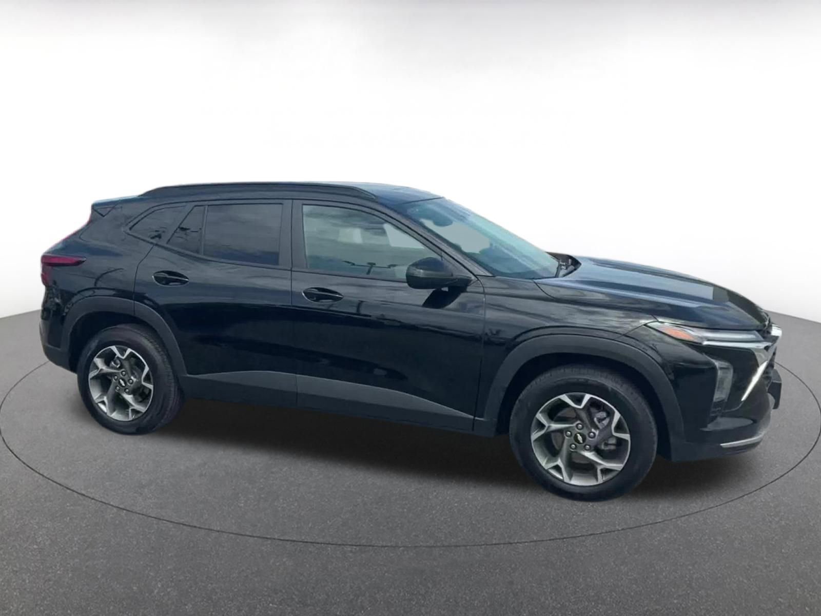 Used 2025 Chevrolet Trax LT image 16