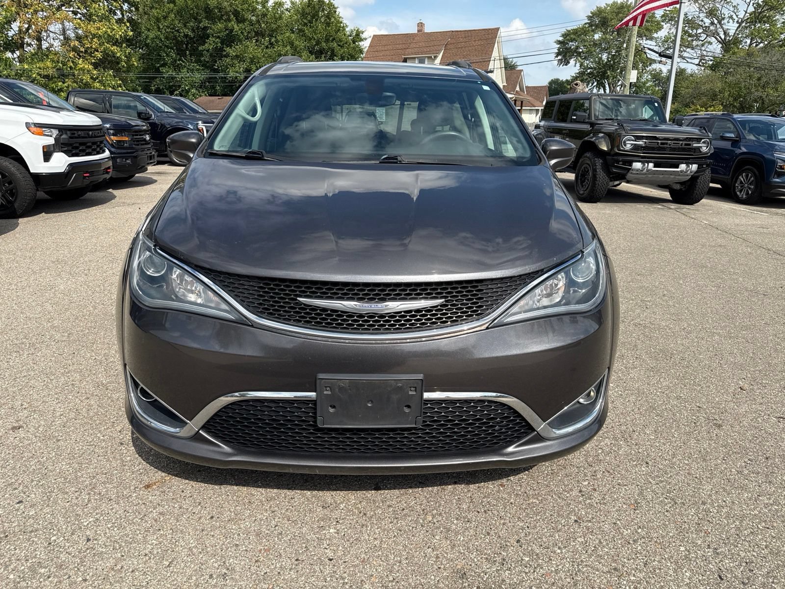 Used 2018 Chrysler Pacifica Touring Plus w/ Tire & Wheel Group FWD image 12