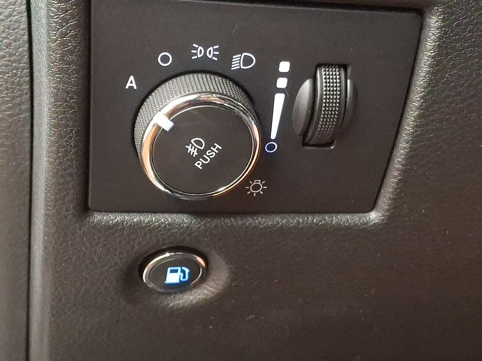 Used 2017 Jeep Grand Cherokee Overland image 24