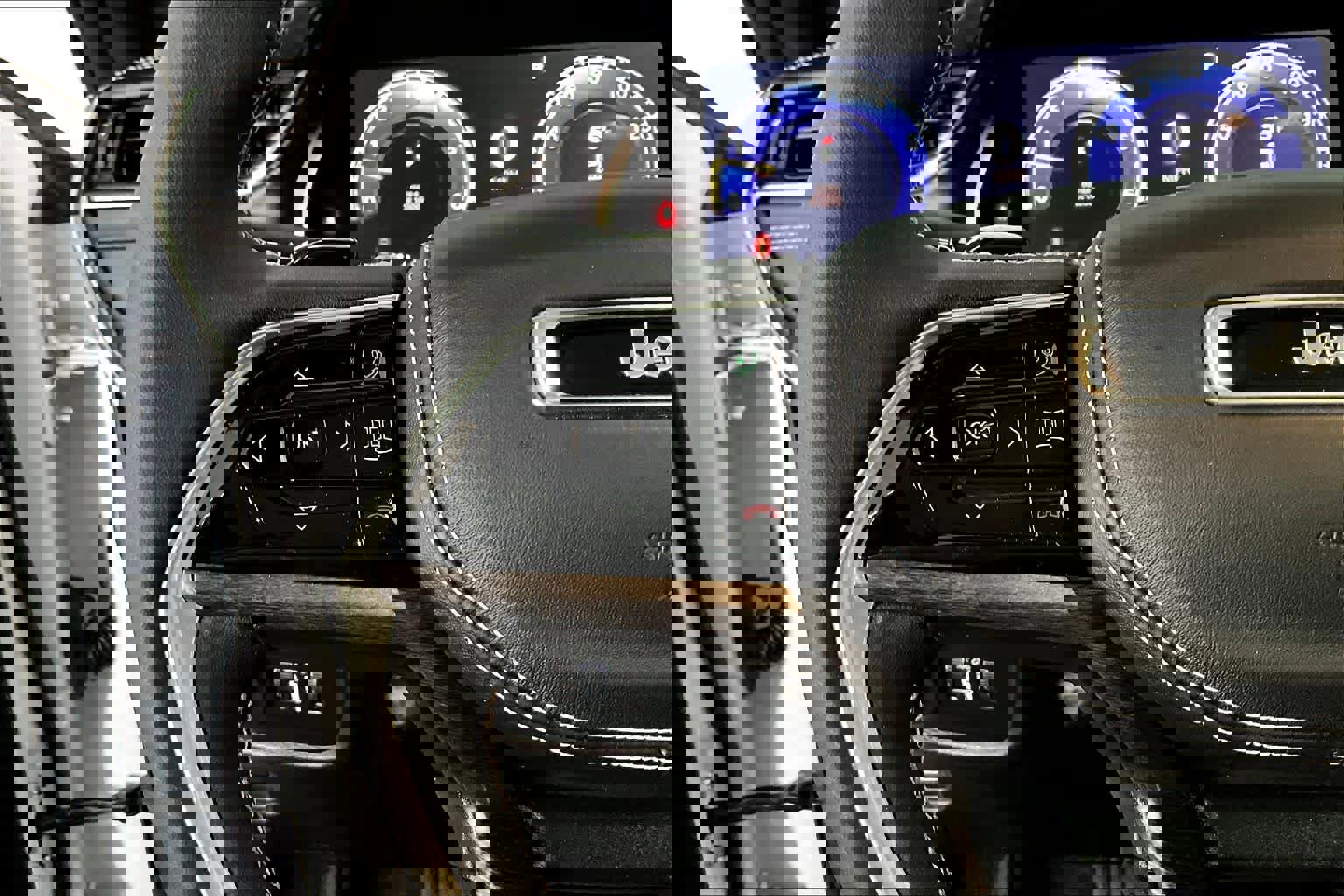 Used 2025 Jeep Grand Cherokee Overland w/ Trailer Tow Package image 23