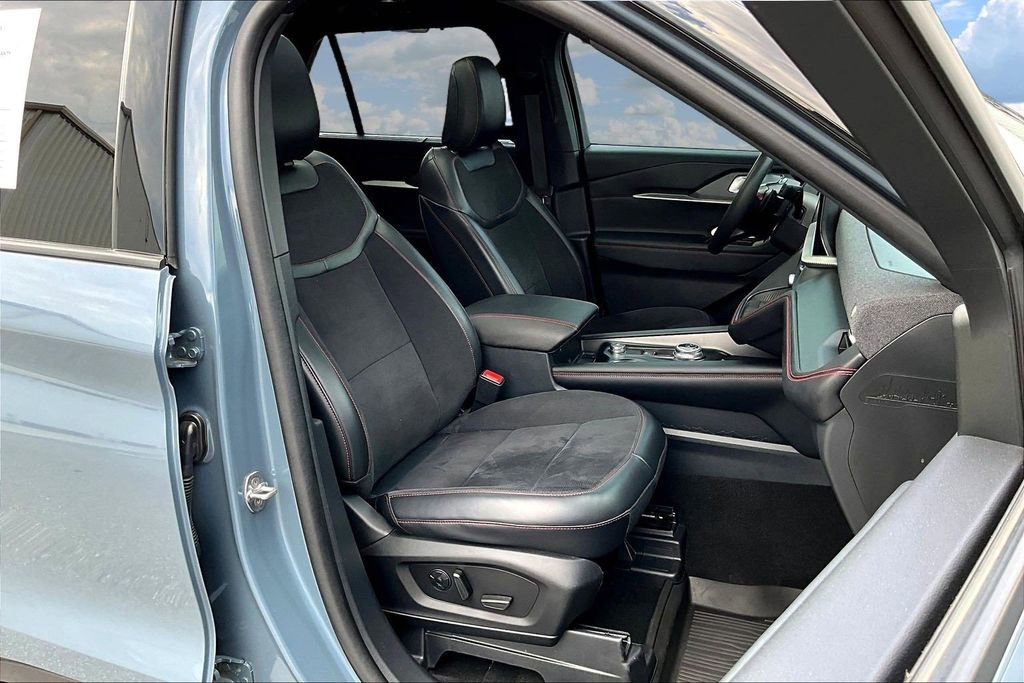 Used 2025 Ford Explorer ST AWD/4WD image 32