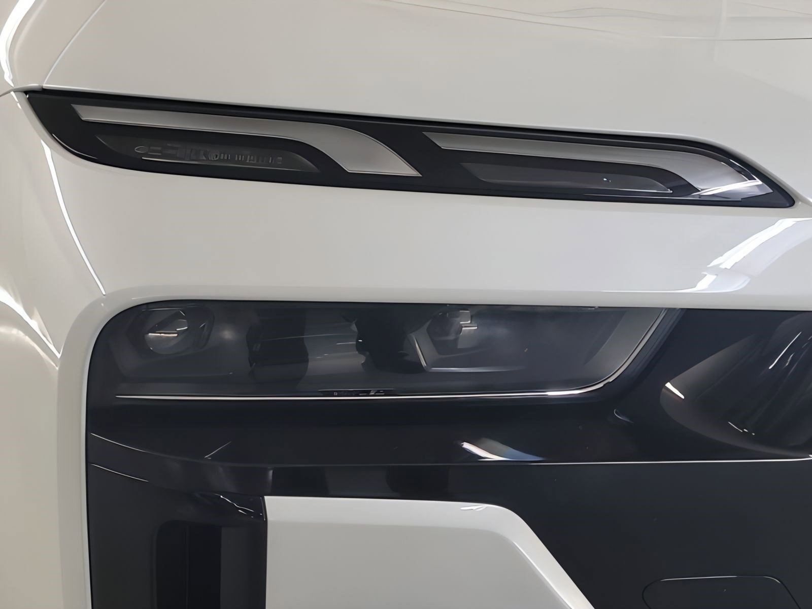 Used 2025 BMW 760i xDrive w/ Executive Package image 33