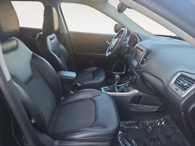 Used 2018 Jeep Compass Latitude w/ Popular Equipment Group AWD/4WD image 15