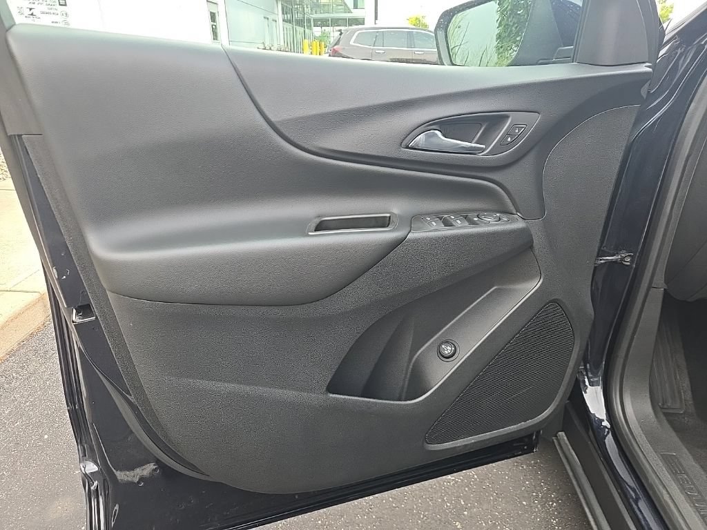 Used 2021 Chevrolet Equinox LT AWD/4WD image 32