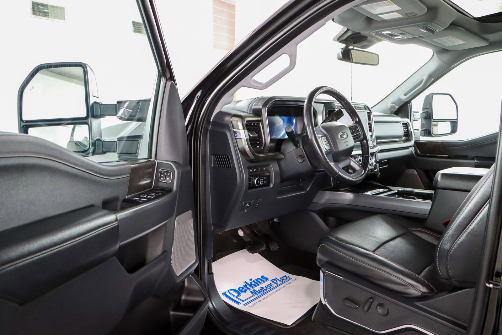 Used 2024 Ford F250 Lariat w/ Lariat Ultimate Package image 3