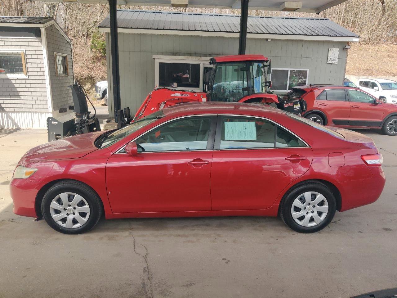Used 2011 Toyota Camry LE image 3