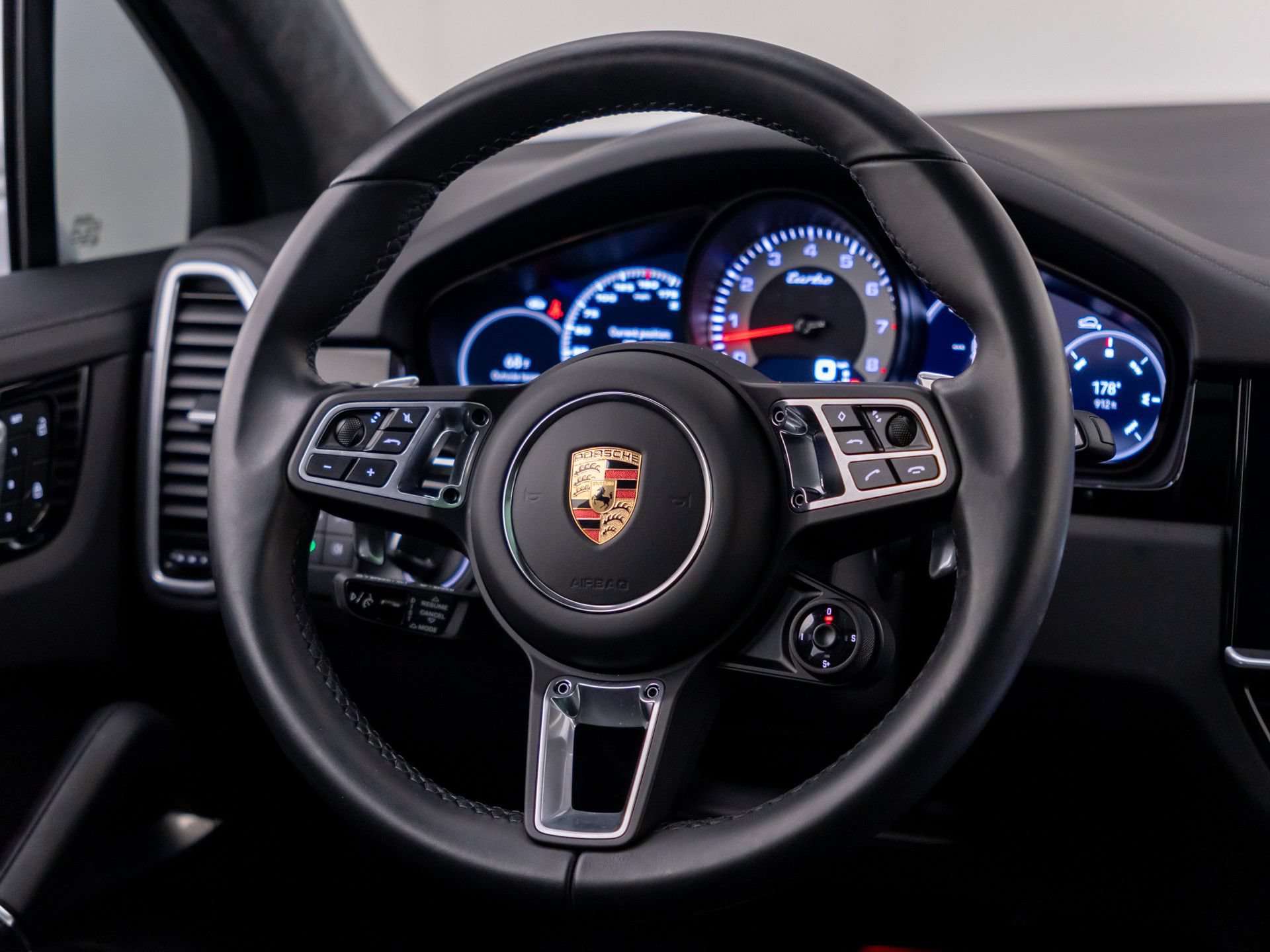 Certified 2023 Porsche Cayenne Turbo AWD/4WD image 12