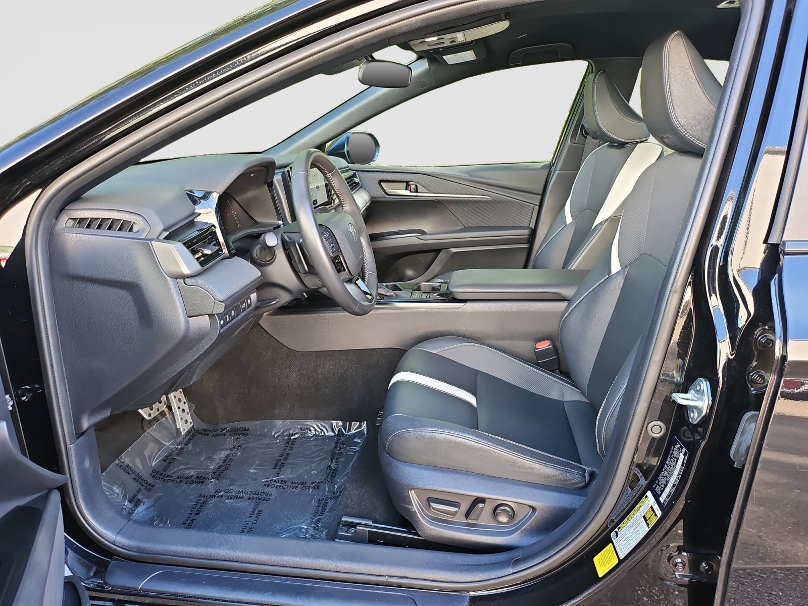 Used 2025 Toyota Camry SE FWD image 22